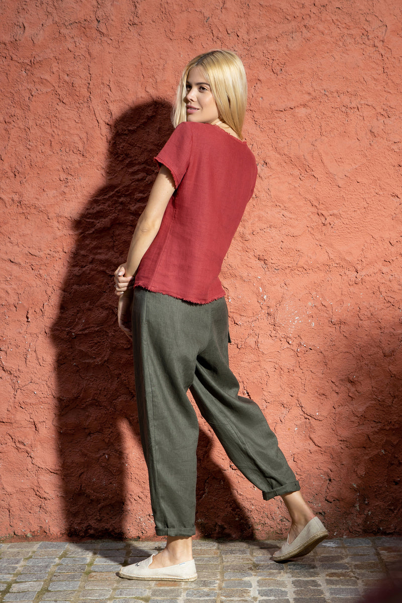 Linen top with short sleeves and frayed edges